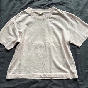 T-shirt  - Basic T-shirt från Gina i ljusrosa, använt 2-3 gånger 💞