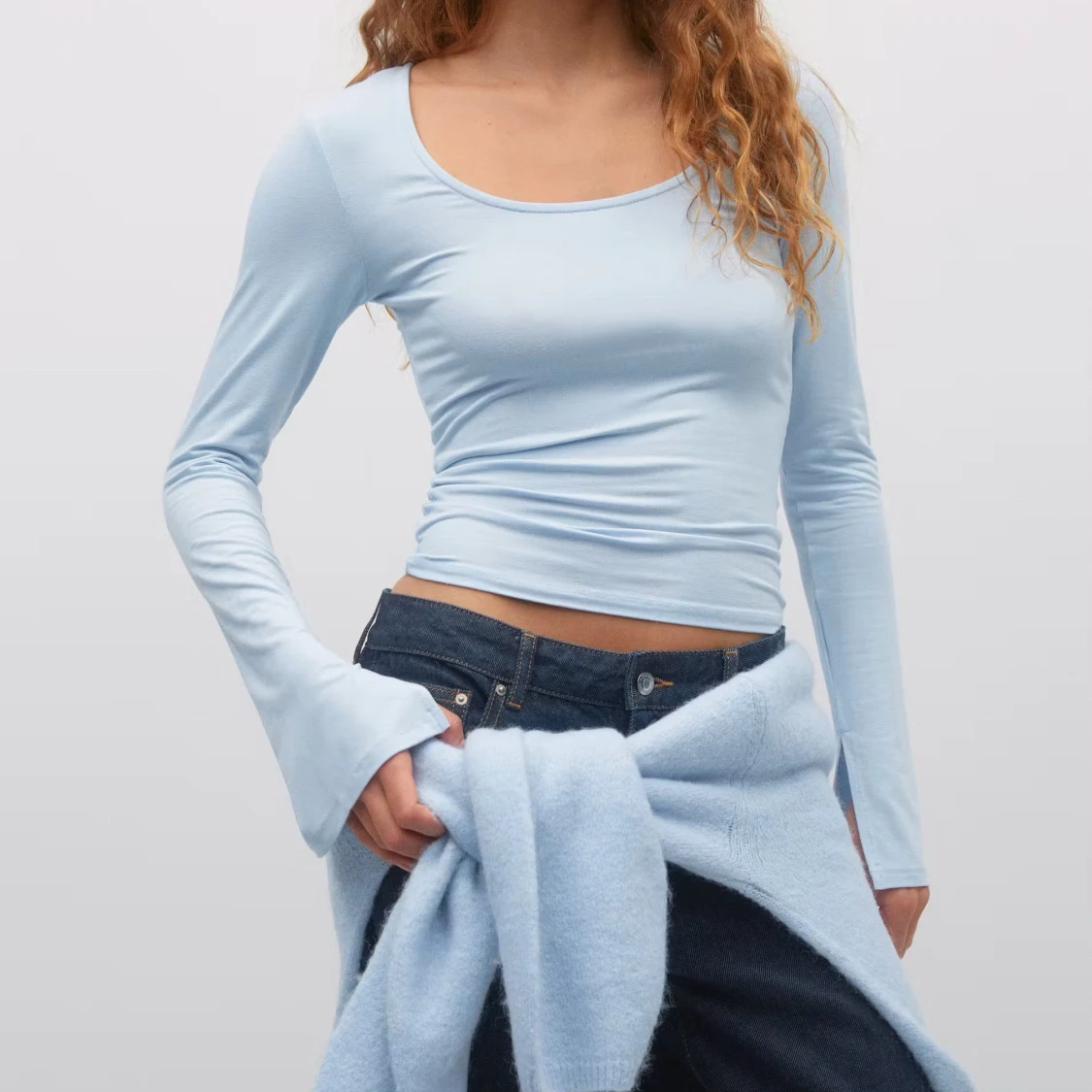 Ljusblå långärmad topp med rund hals