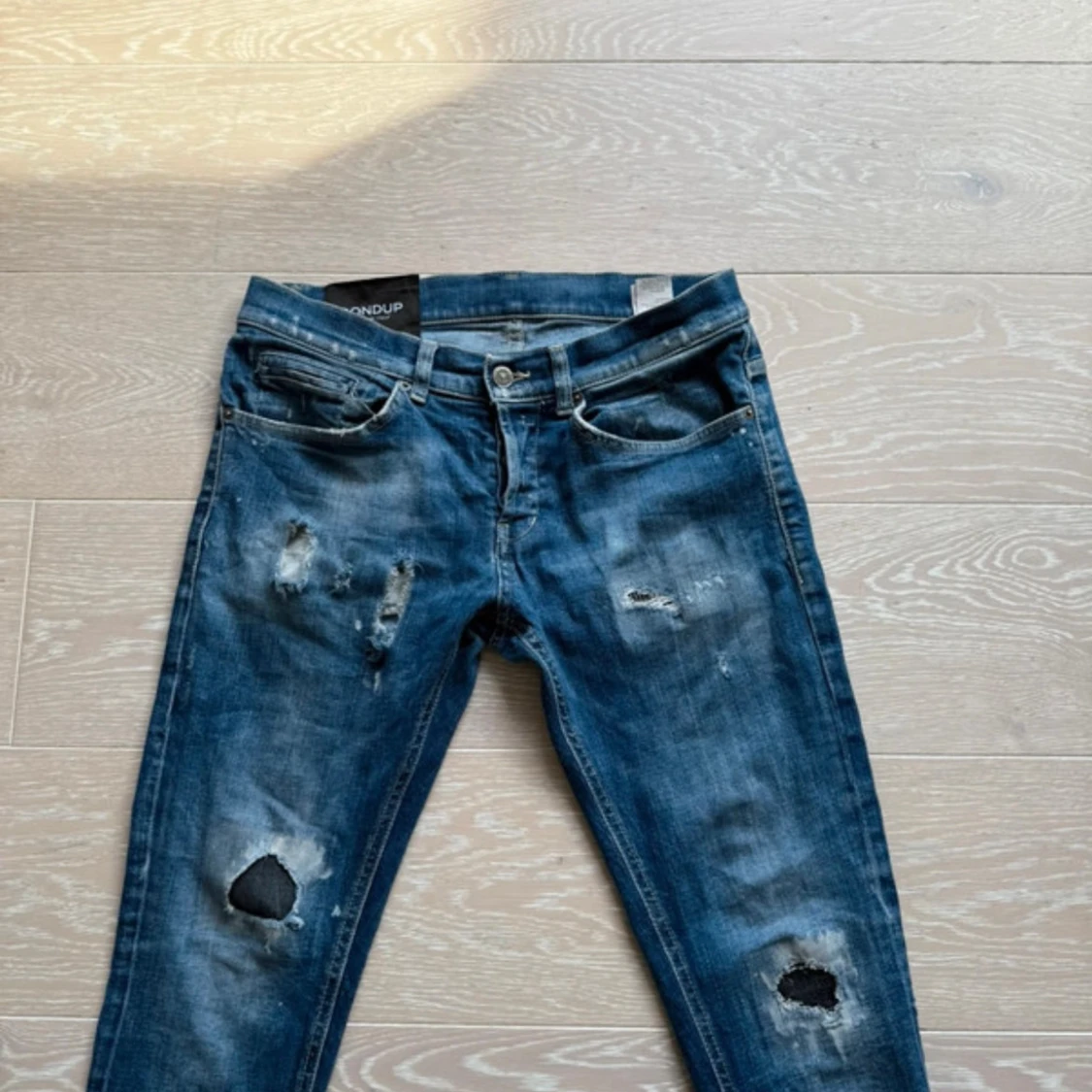 Blå slitna jeans från Dondup - 1