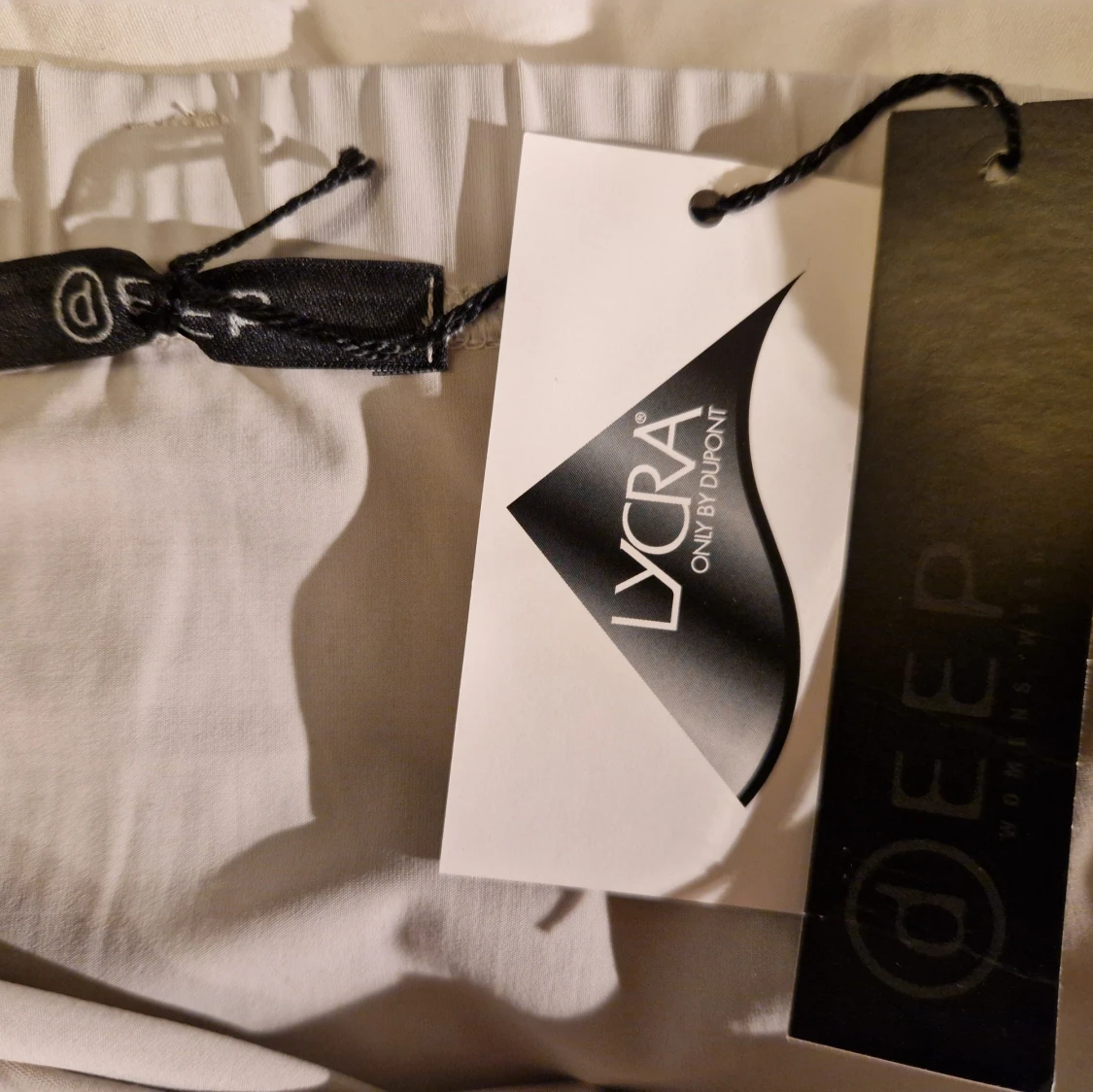 Gråvit kjol från DEEP - 3