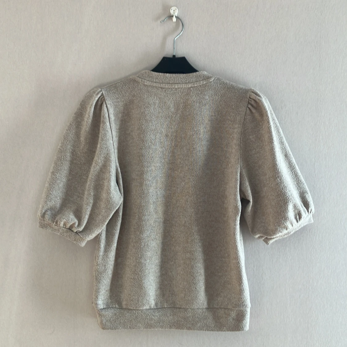 Beige puffärm tröja från 157 - 1