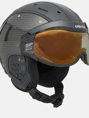 Svart skid- och snowboardhjälm Casco - Svart hjälm från Casco perfekt för skidåkning men även snowboard. Snygg och sportig design för dig som vill känna dig fräsch men samtidigt sportig när du susar ner för backarna!
