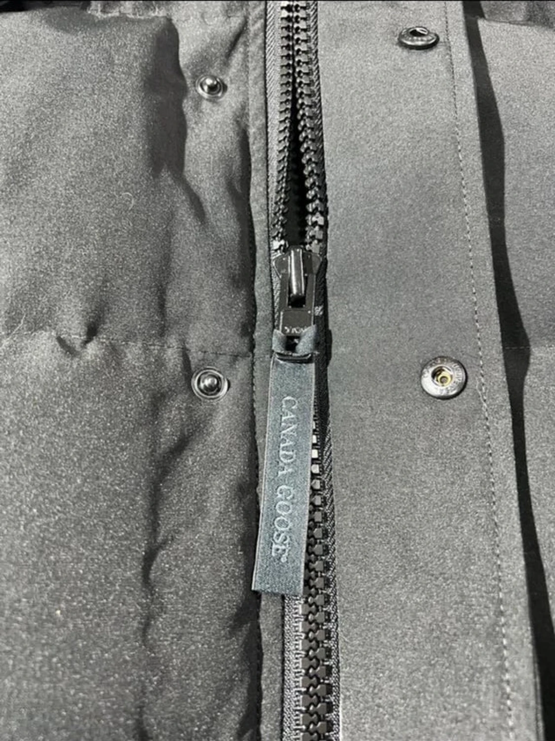 Svart Canada goose med svart badge - 5