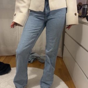 Blå jeans  - Jeans från ginatricot! 