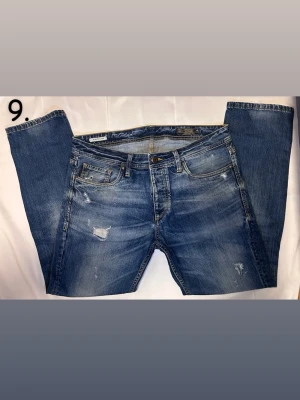 Jack and Jones jeans  - Säljer de här riktigt feta Jack and Jones jeansen i storlek 32 ungefär i modellen slimfit/tim. Jeansen har både riktigt snygg tvätt men även snygga slitningar. Priset är inte fast utan går att diskutera!
