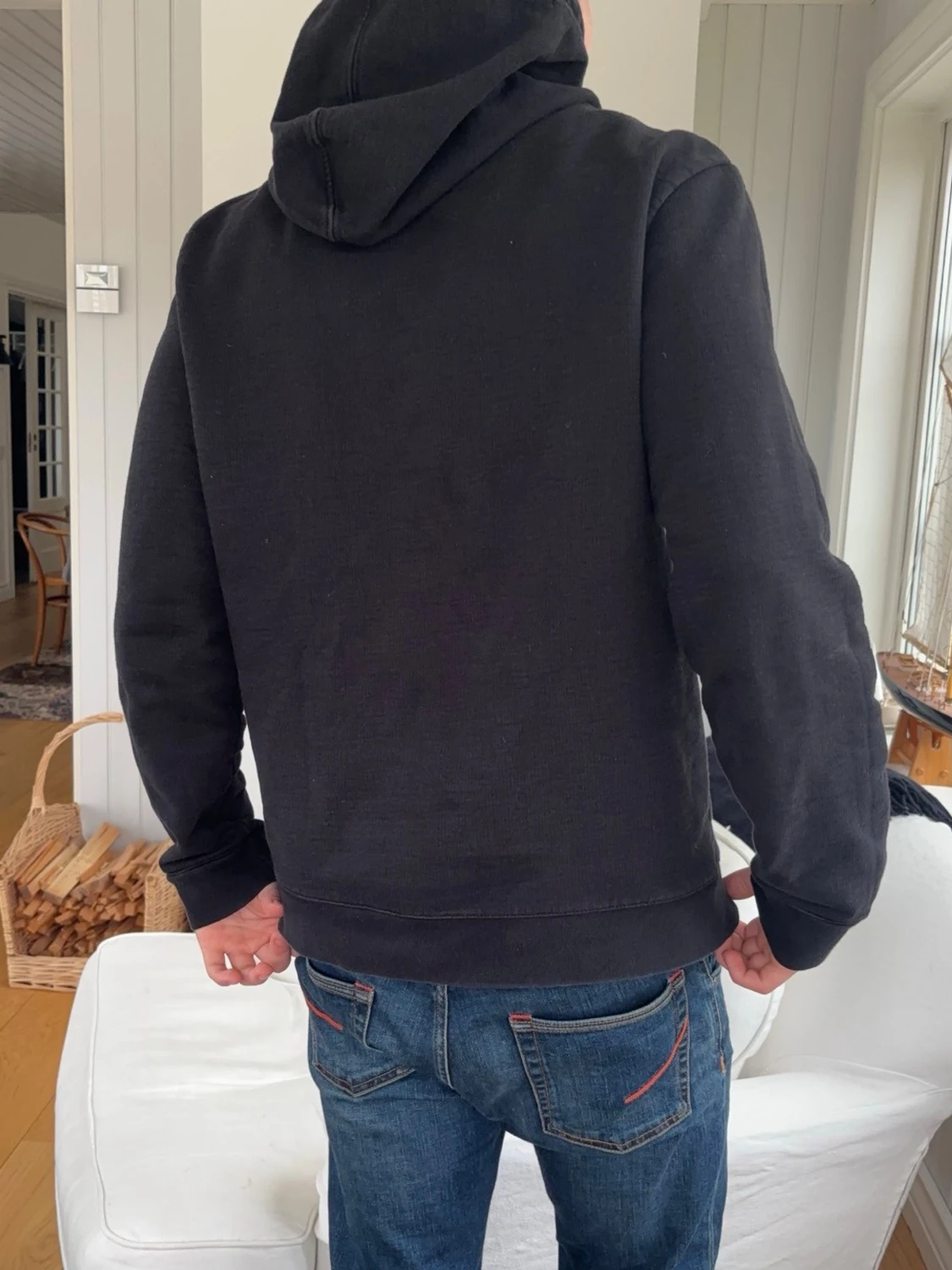 Svart hoodie från A.P.C. med tryck - 1