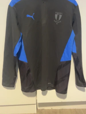 Malmö FF träningströja från Puma - Malmö FF träningströja. Cond 9/10. Äkta! 