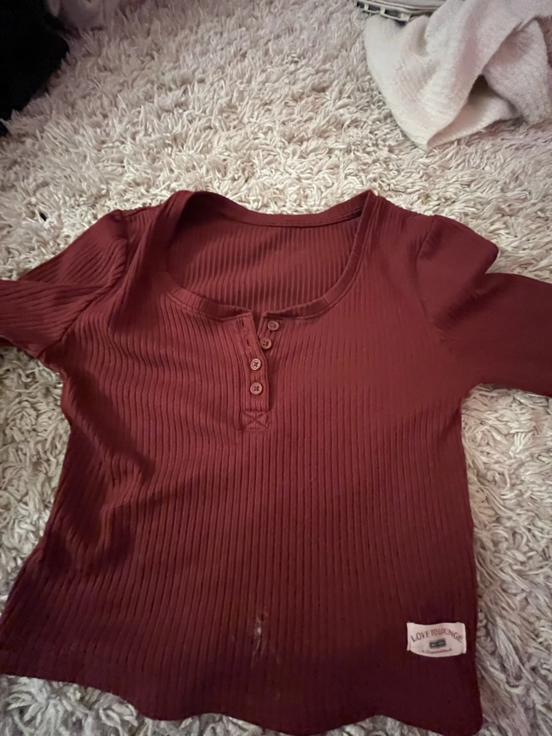 Vinröd ribbad loungetopp Love To Lounge