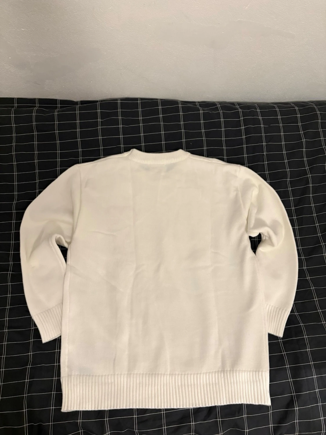 Vit stickad tröja från Ami med rött hjärta - 2