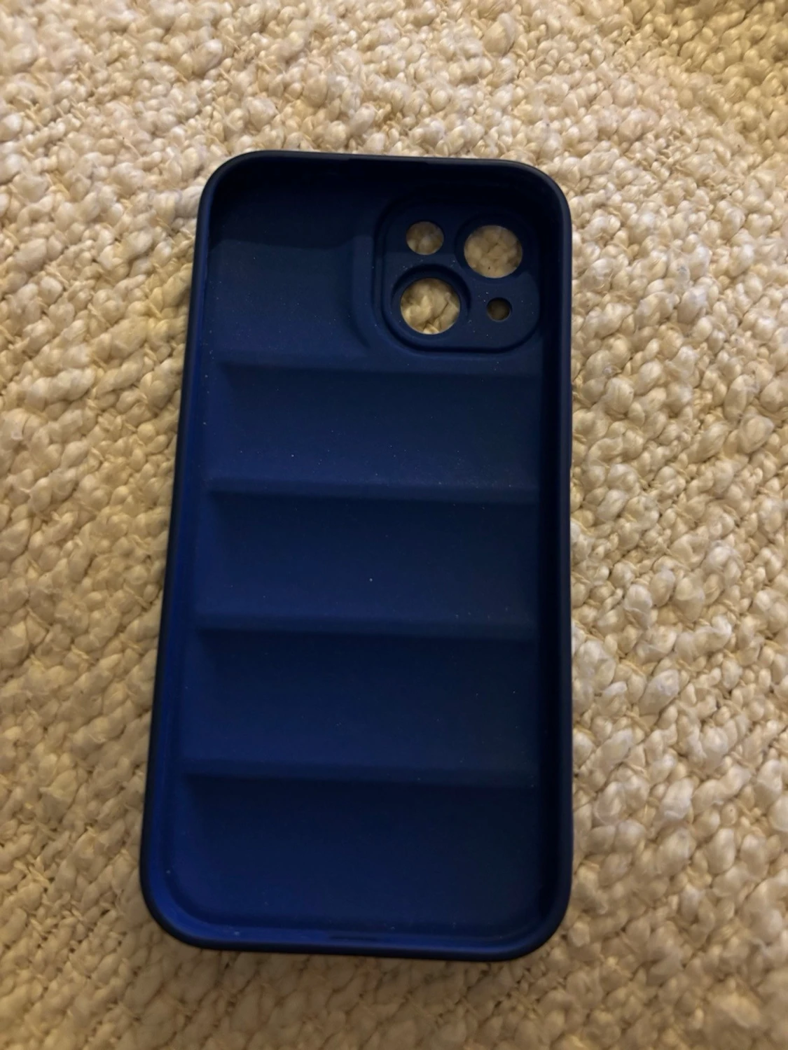 Blått vadderat mobilskal till iPhone 15 - 1