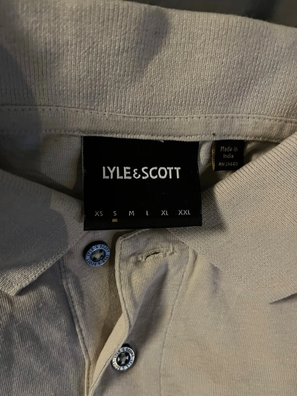 Beige pikétröja från Lyle & Scott - 1