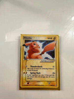 Pikachu gold star - Säljer ett pikachu gold star kort med högt värde och hög efterfrågan, priset ej hugget i sten. Skriv om du vill ha flera bilder, kortets värde ligger på cirka 20 tusen kronor.