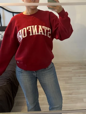 Röd Stanford sweatshirt - Super fin vintage standford tröja i röd💗
