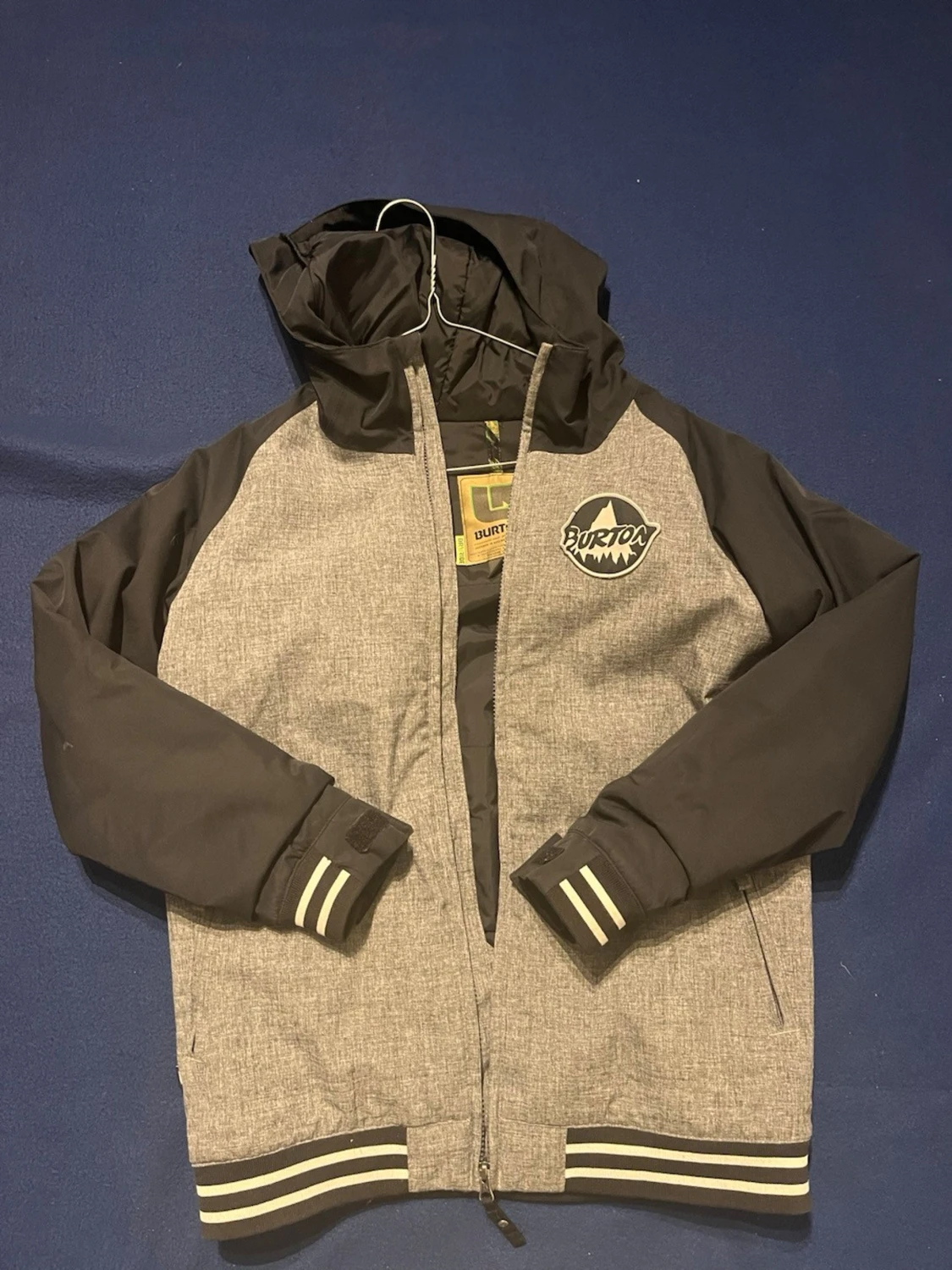 Grå och svart vindjacka från Burton