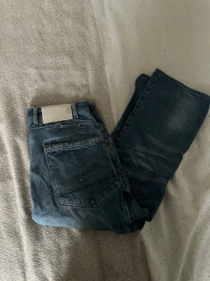 Jeans från Promotion - Galet par jeans från Promotion. Sitter något som regular eller relaxed. Storlek M men sitter som 33/30. 