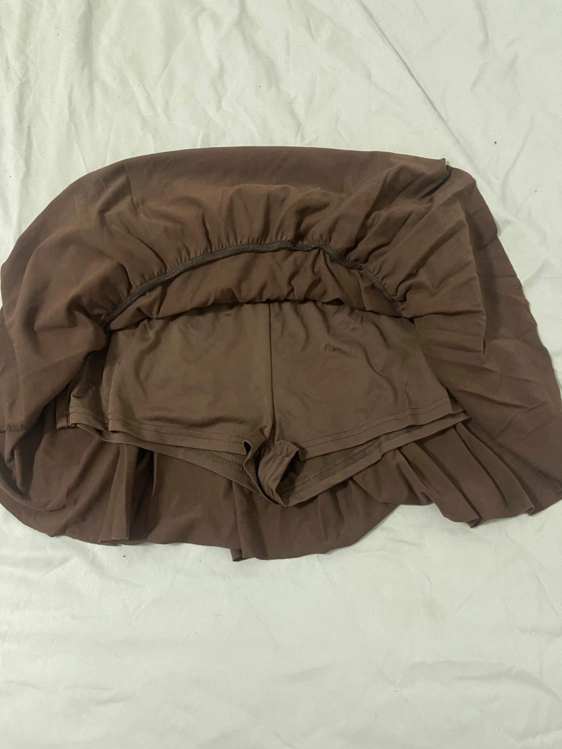 Brun volangkjol med inbyggda shorts, Stl L