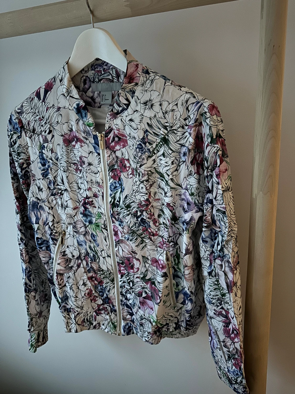 Blommig bomberjacka från H&M, strl 36