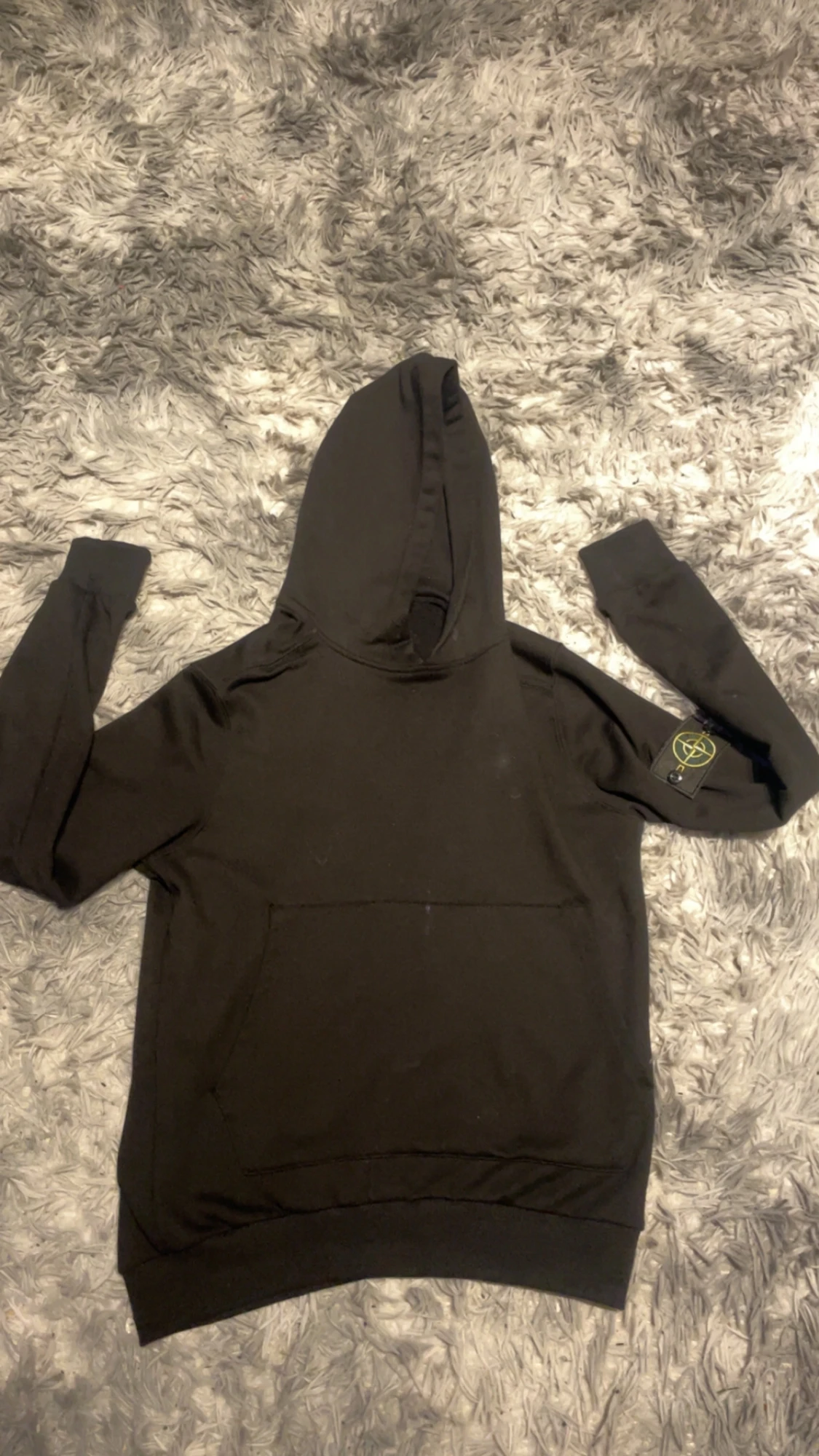 Svart Stone Island hoodie