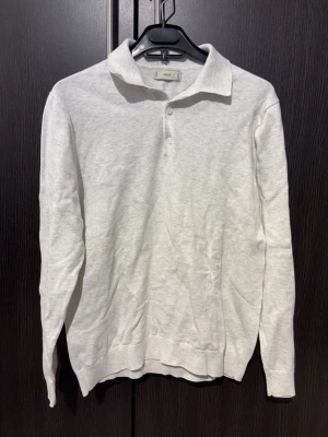 Vit grå  långärmad pikétröja från Mango - Vit/grå långärmad pikétröja från Mango i storlek S
