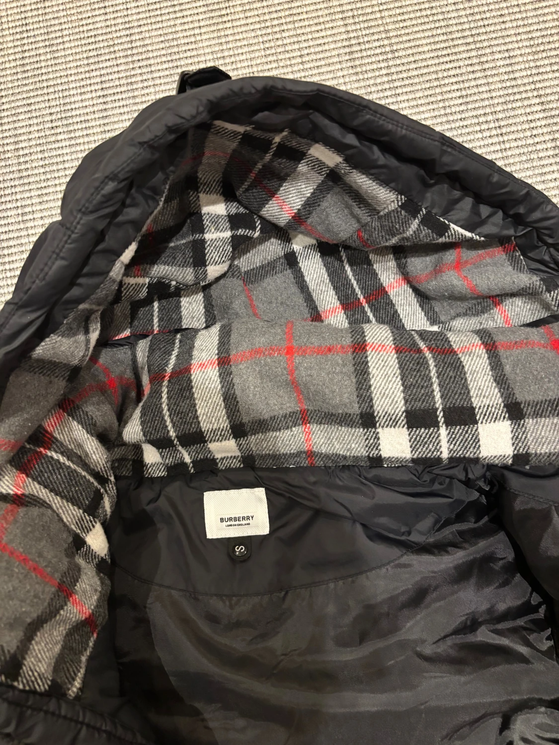 Svart pufferjacka från Burberry - 2