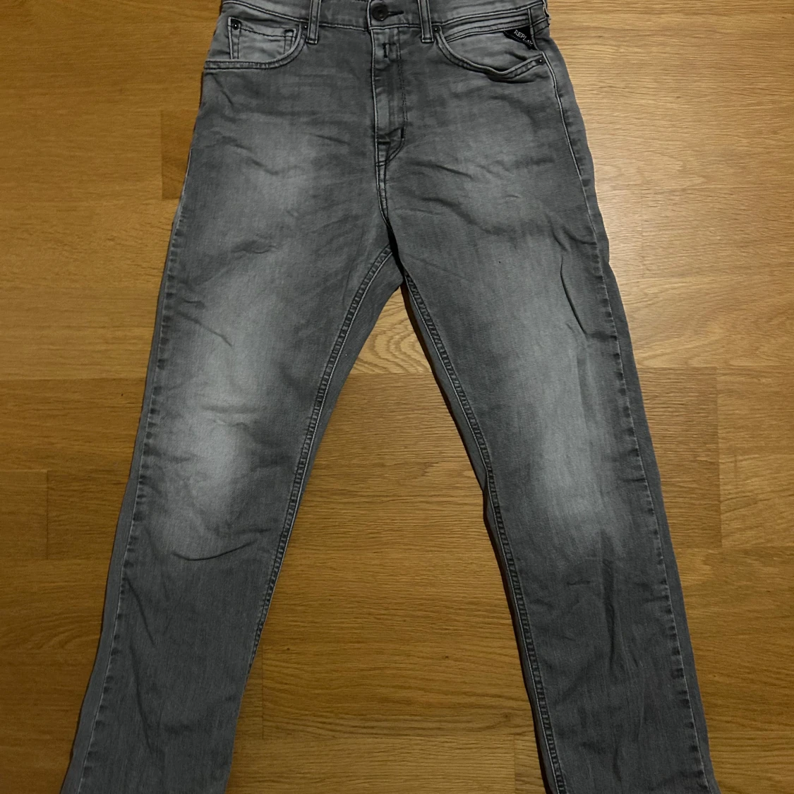 Grå jeansbyxor (Replay) - 1