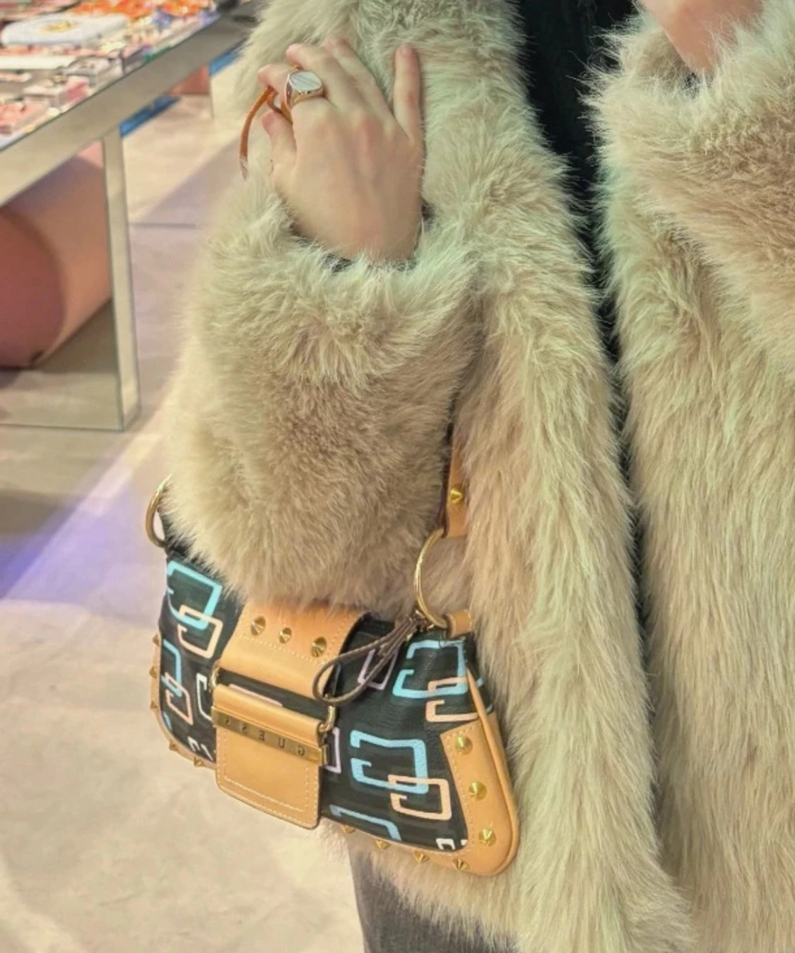 Guess vintage väska - 4