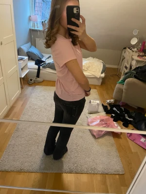 Fornarina jeans grå - superfina grå jeans från Fornarina. Säljer pga behöver pengar, skriv för fler bilder💞💞