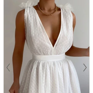 Studentklänning  - Nyskick i exklusivt material, använd en gång.  Storlek XS