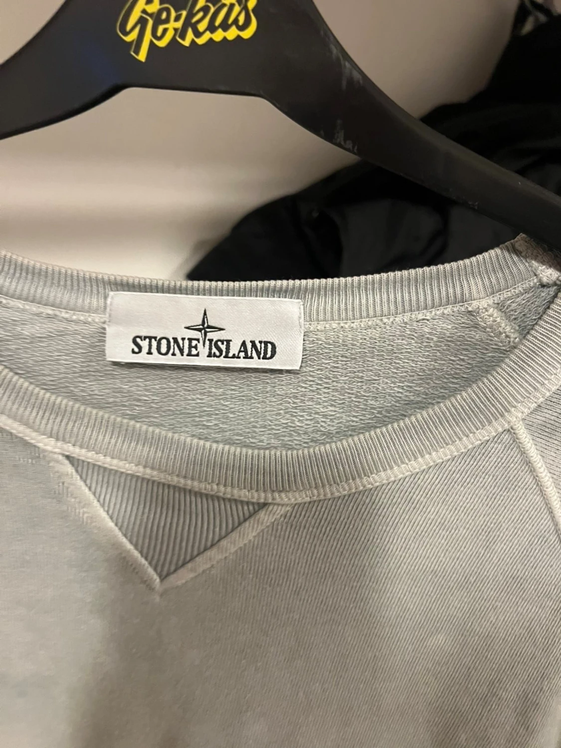 Ljusgrå sweatshirt från Stone Island - 1