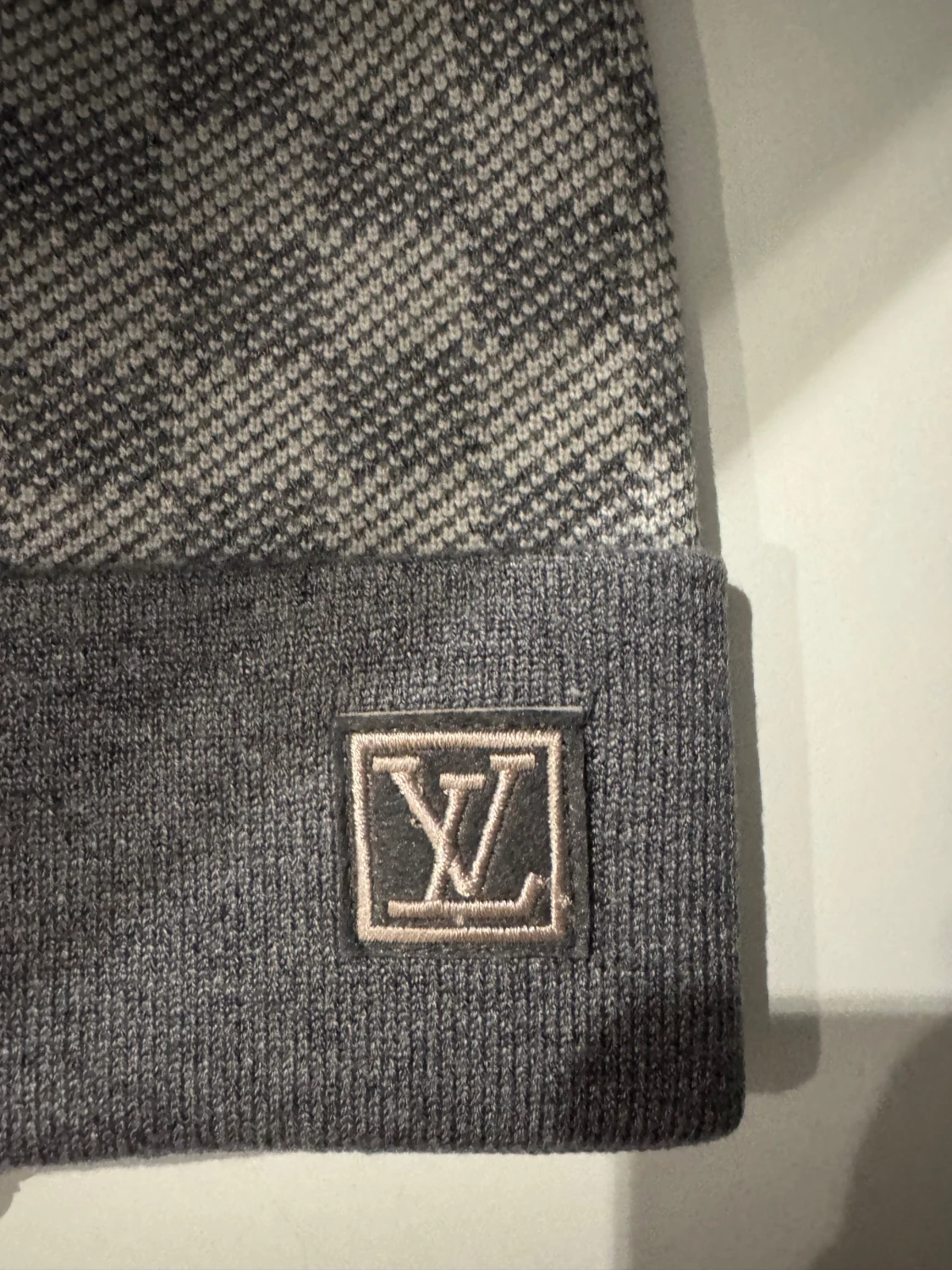 Grå rutig mössa från L-V - 1