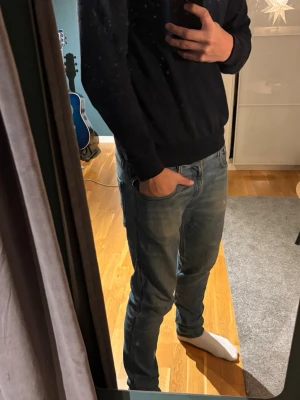 Replay Anbass - Säljer ett par schyssta Replay Anbass jeans. Anledningen till det är för att byxorna inte kommer till någon användning längre tyvärr. Köpta för 1599. Pris är diskuterbart (inga skambud besvaras) Hör av er vid fler frågor!!👊