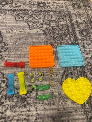 Figiy poy - Säljer massa roligt jag skriver en pris och du kan alltid ändra för snabbt affär 