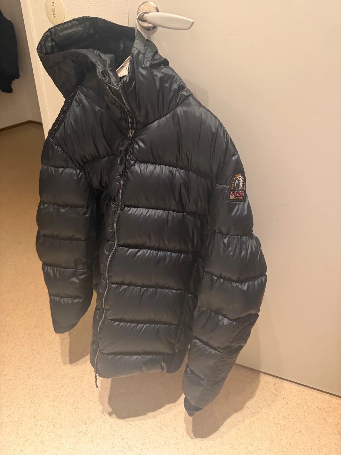 Svart dunjacka från Parajumpers - 2