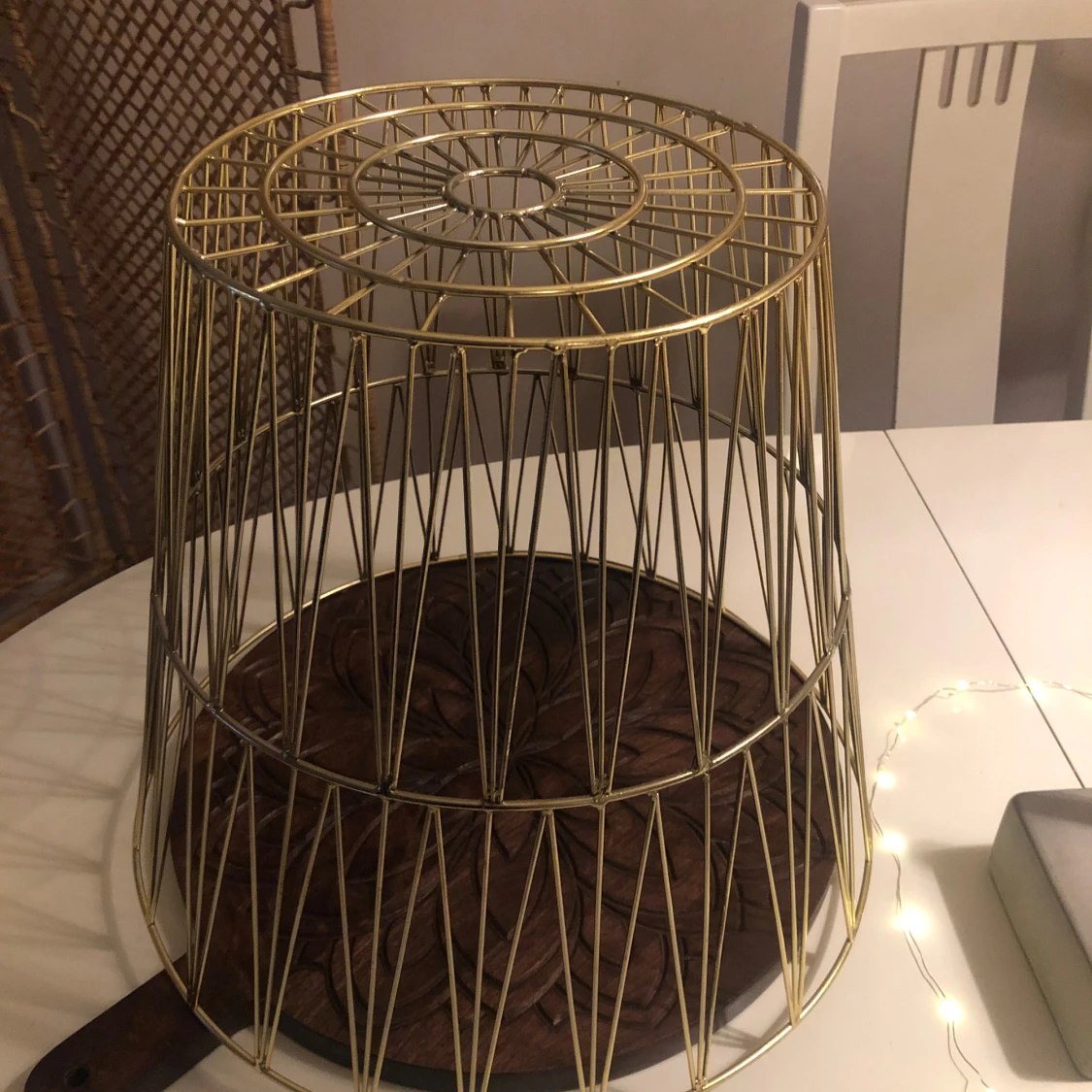 Guldkorg i metall  - 1