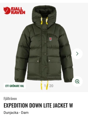 Fjällräven Expedition lite W Deep Forest - ‼️INTRESSEKOLL ‼️ Dags för mig att sälja min fina jacka då jag velat testa en ny färg i år! Jackan har inga hål eller revor etc, men då den är använd i två vintrar är dunet inuti inte lika fluffigt längre. Jag upplever dock ingen skillnad på hur varm den är!         Om du är intresserad - skriv till mig privat och vad du skulle kunna tänka dig buda!☺️