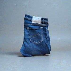 Jacob Cohën Jeans - Ett par riktigt clean Jacob Cohens jeans i storlek 34. Style 688 slim fit stretch. Skick 10/10!