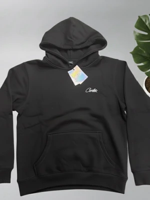 Svart Corteiz Hoodie S - 🖤 Corteiz Hoodie – Svart 📏 Storlek: S ✨ Skick: Nyskick med etikett 🔥 Trendig och ikonisk design 🧵 Mjukt och bekvämt material 🌟 Perfekt för vardag eller streetwear 🛍️ Ett måste för alla Corteiz-fans 🎁 Perfekt som present 📸 Se bilder för detaljer