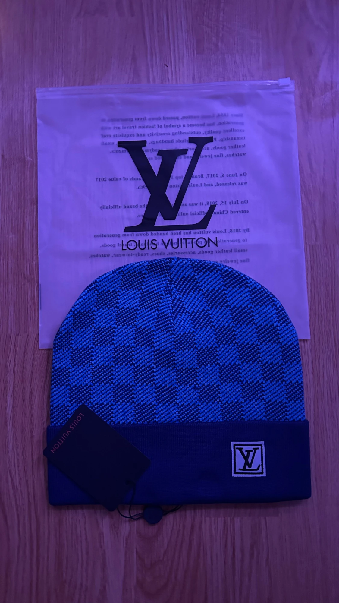 Snygg blå rutig mössa