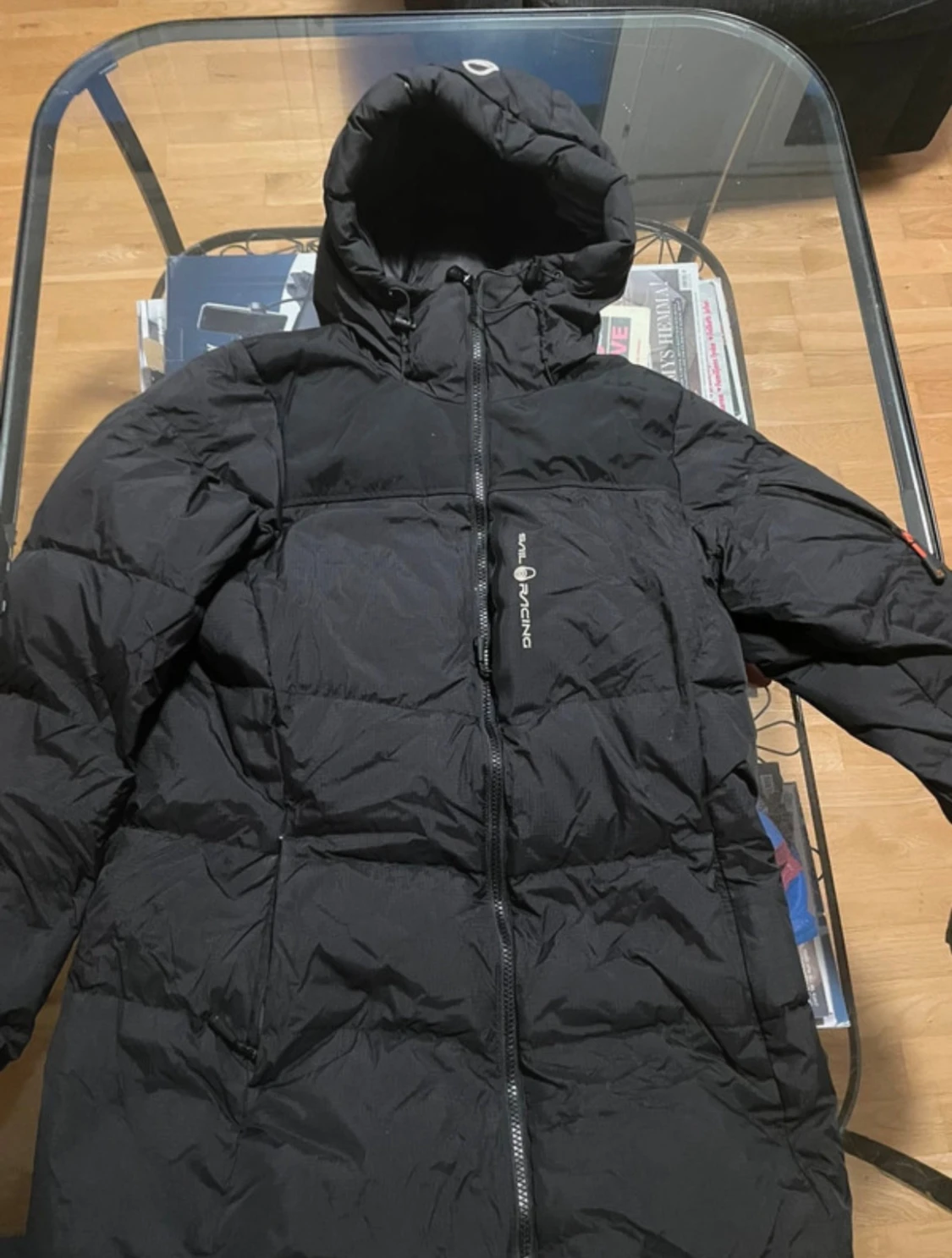 Svart dunjacka från Sail Racing