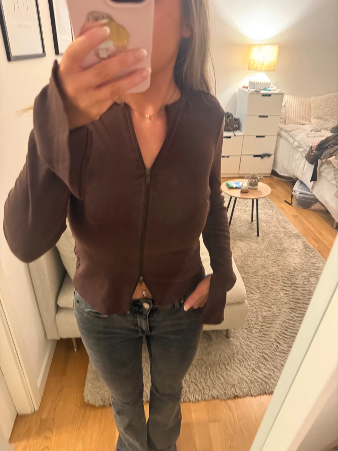 Brun kofta med dragkedja