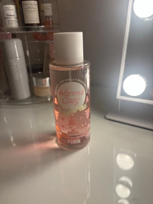 Victoria’s Secret body mist - Body mist från Pink Victoria’s Secret. Doft Warm & Cozy Sugared, Winter edition.💗