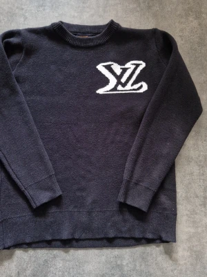 Stickad tröja - Svart stickad tröja. 100%bomull, helt oanvänd!!                           