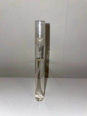 Afnan 9pm 7ml - 7ml sample av afnan 9pm. En varm och söt herrdoft som passar perfekt till vinter och höst. 