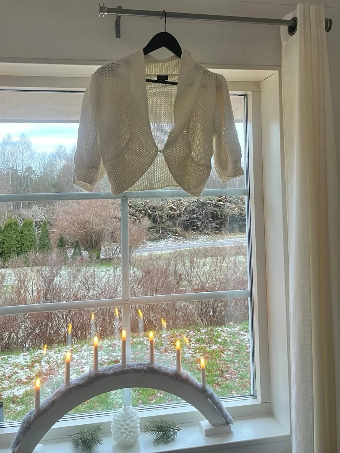 Vit stickad bolero från Lindex