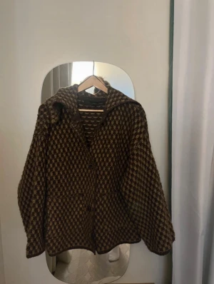 Brun kofta Zara - Brun koftjacka från Zara i storlek M, ny utan prislapp ♥️      