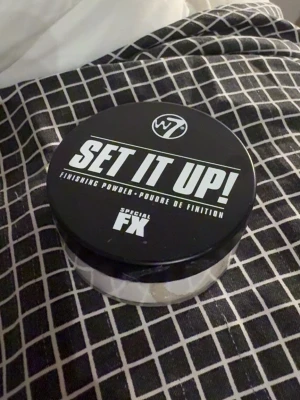 Setting puder - Setting puder som är oanvänd.