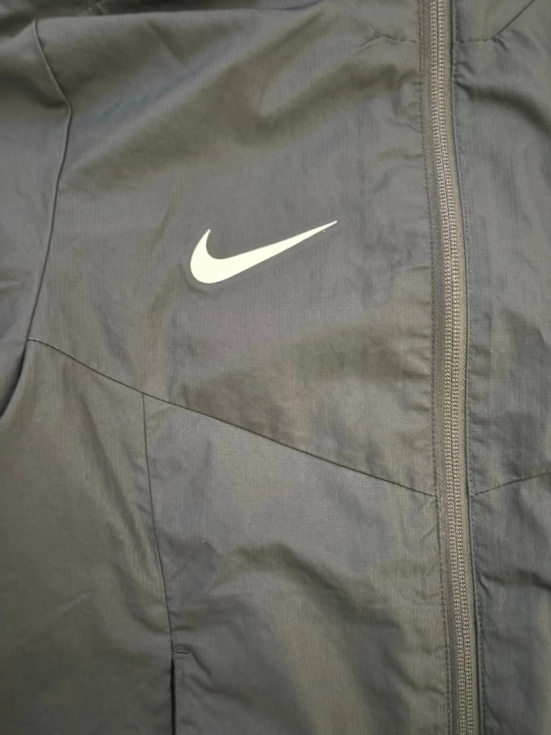 Svart vindjacka från Nike Shield L - 1
