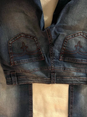 Mörkblå jeans från Gina Tricot - Store M, helt nya