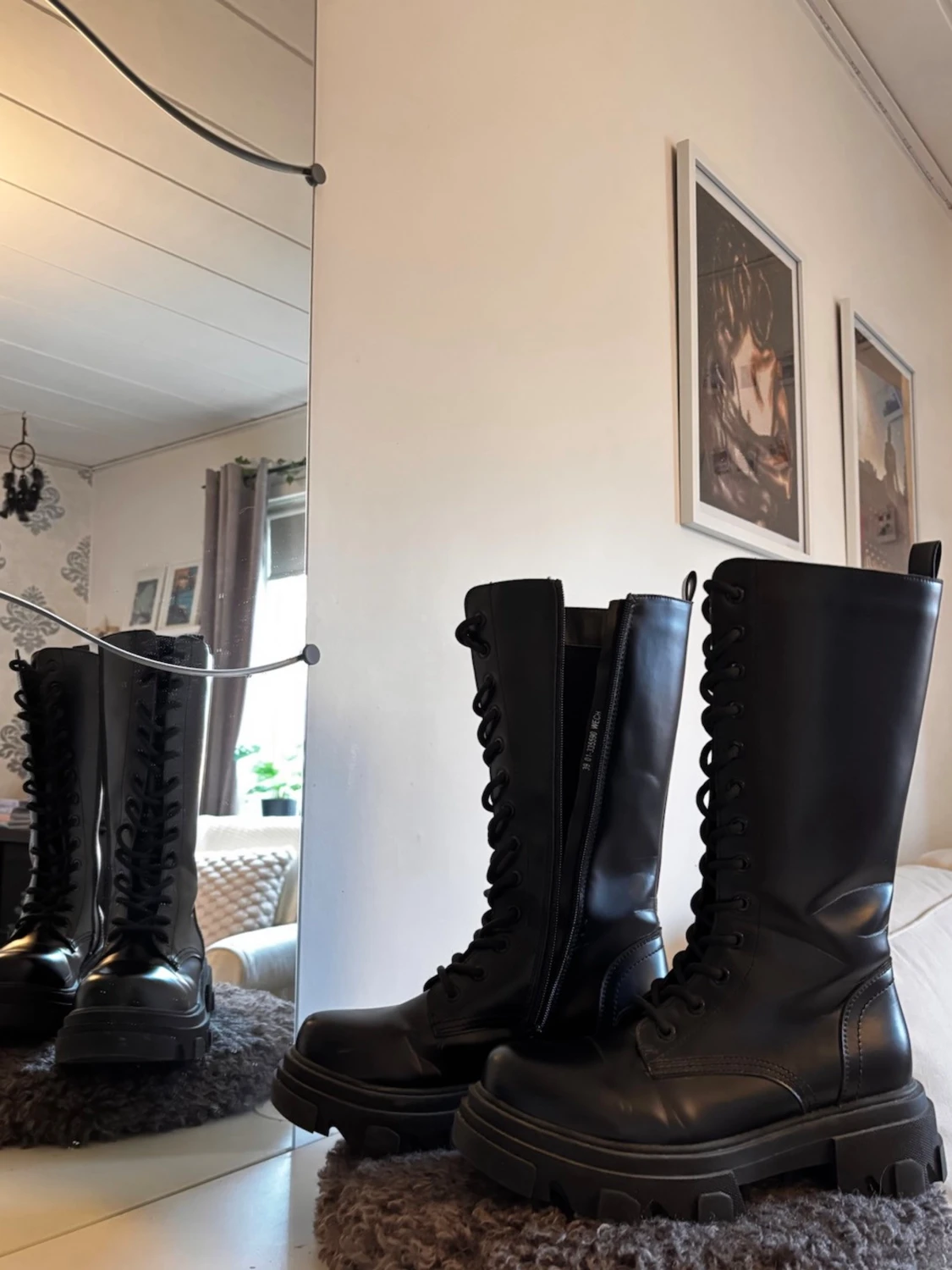 Svarta höga boots med snörning