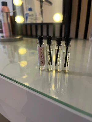 Essnce testers  - Alla 4 testers i Aurora Vanille, Not Available, Black Velvet och Tarte au Citron för 90 kr. Perfekt för dig som vill testa nya parfymer i smidiga små flaskor. Not available och tarte au citron är dofter som inte finns och köpa från essnce !!, även aurora vanilla 💕